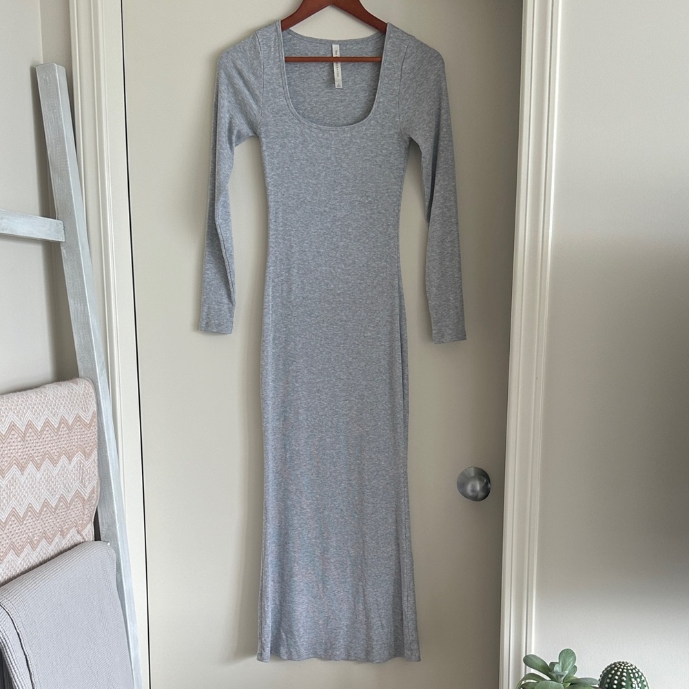 Babaton Ribbed Maxi Dress